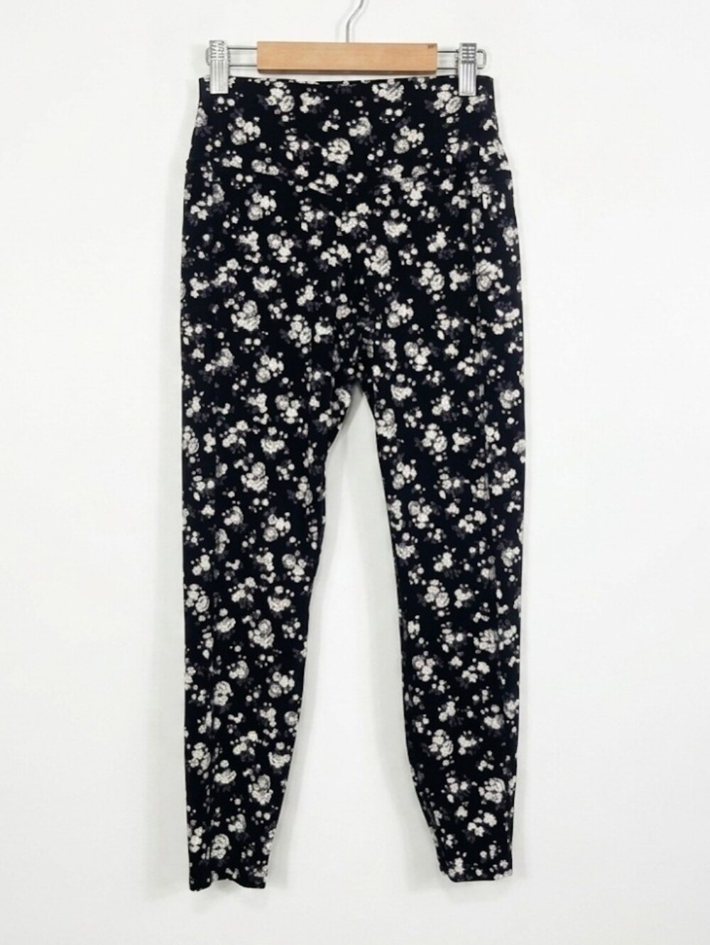 PINK Victoria's Secret small floral black leggings